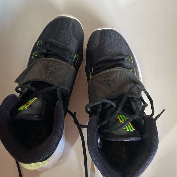 Nike Other - Mens Nike Kyries